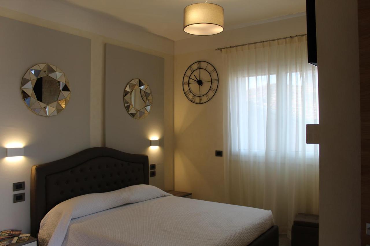 Villa Martina Luxury Rooms Desenzano del Garda Exterior photo