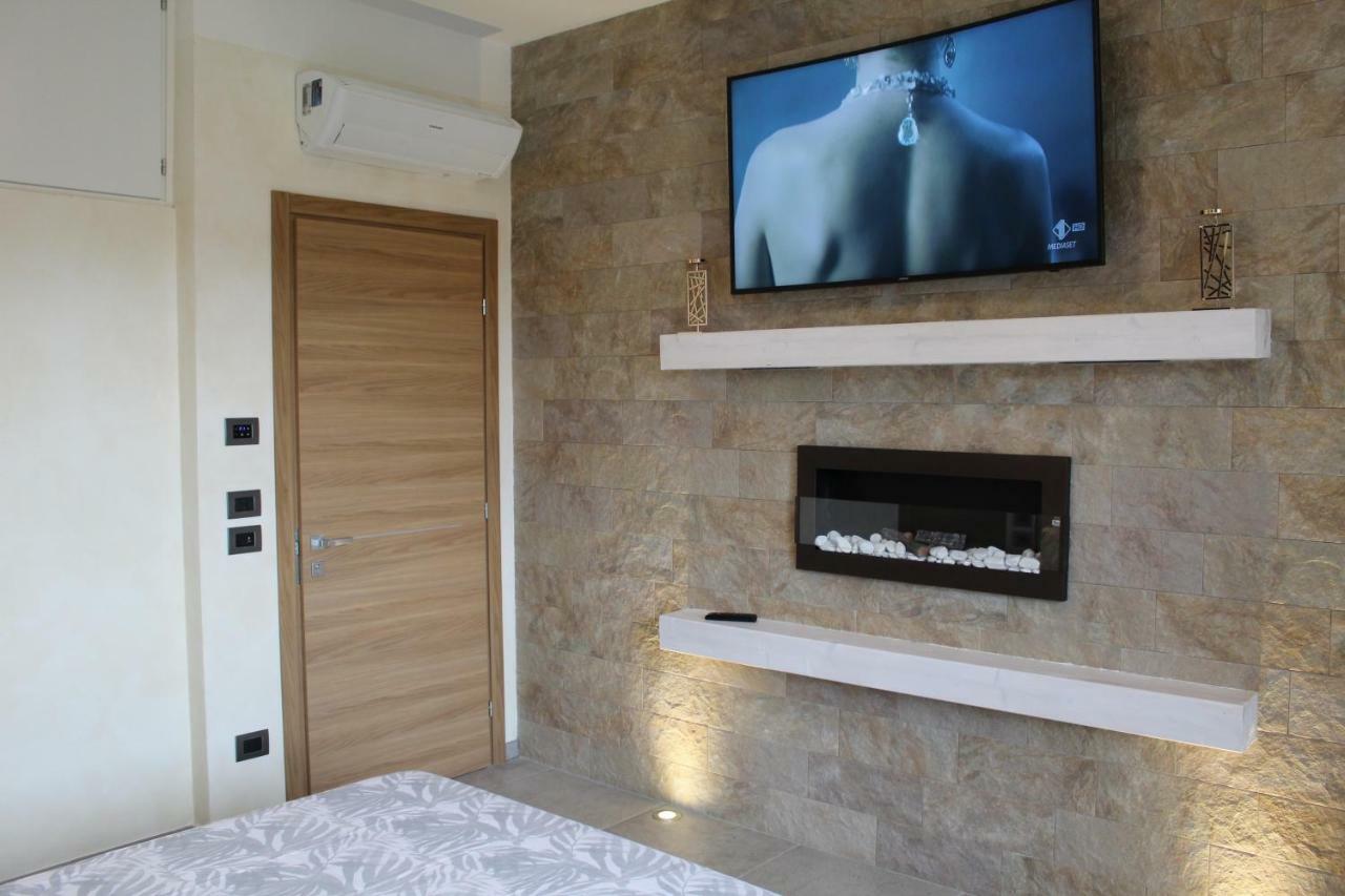 Villa Martina Luxury Rooms Desenzano del Garda Exterior photo
