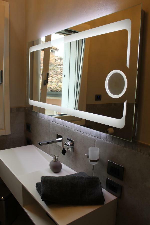 Villa Martina Luxury Rooms Desenzano del Garda Exterior photo