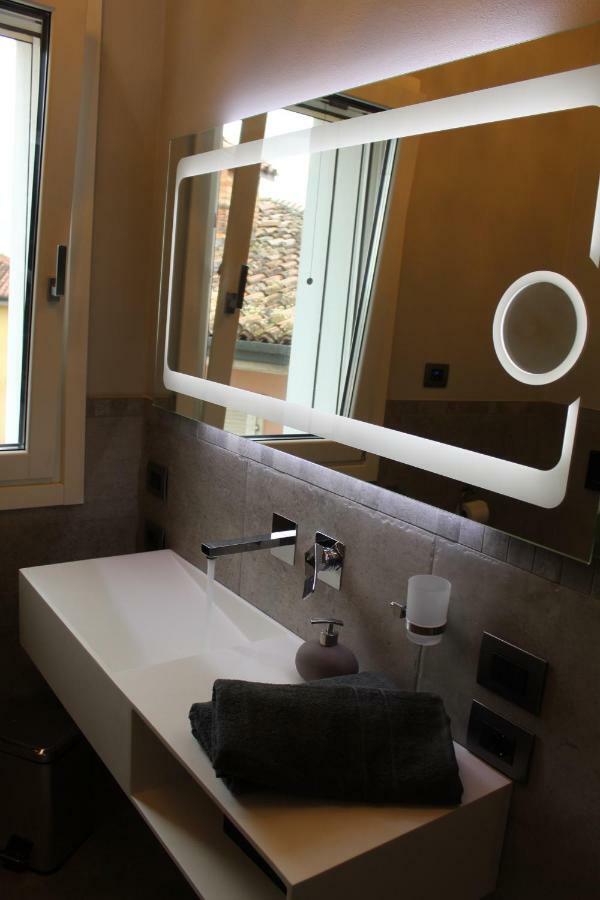Villa Martina Luxury Rooms Desenzano del Garda Exterior photo