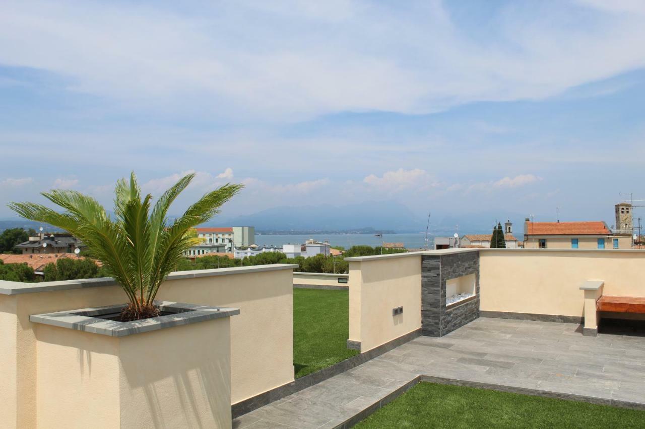 Villa Martina Luxury Rooms Desenzano del Garda Exterior photo