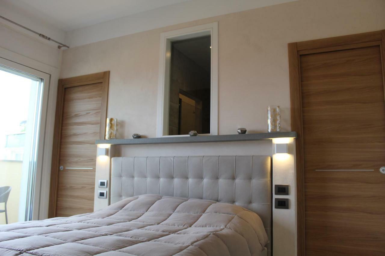 Villa Martina Luxury Rooms Desenzano del Garda Exterior photo